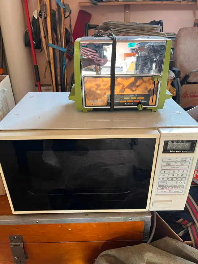 Microwave oven and toaster