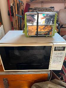 Microwave oven and toaster