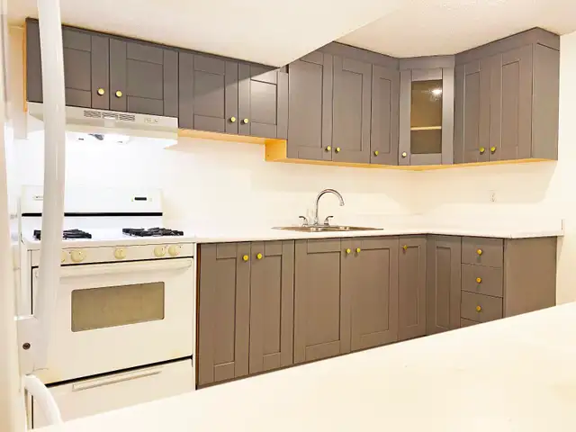 2 Bedroom apartment for rent in Richmond hill.