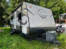 2015 Heartland Trail Runner 24SLE T/A BP (6 Person)