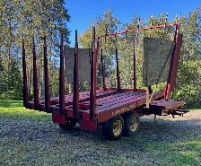$4500.  hay stacker   new holland 1033 square bale wagon - Photo 2