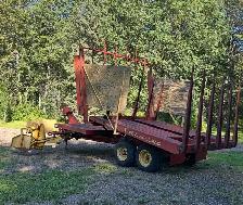 $4500.  hay stacker   new holland 1033 square bale wagon - Photo 3