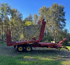 $4500.  hay stacker   new holland 1033 square bale wagon - Photo 4