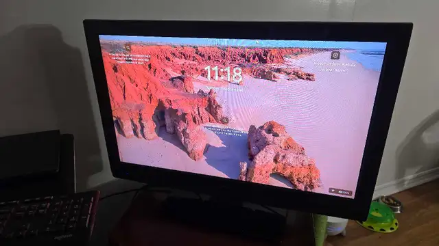 32 Inch Flat Screen with Remote