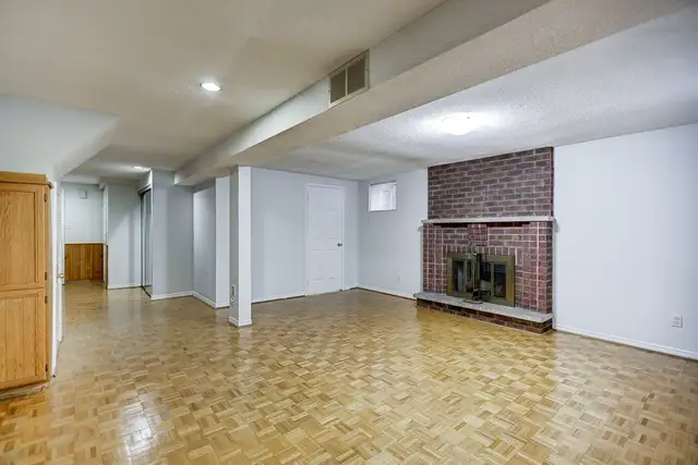 2bedrm basement apt with 1bath available in Sqr1 mississauga