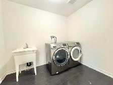 LUXURIOUS 4-BEDROOM FREEHOLD TOWNHOUSE WITH MODERN FINISHES - Photo 3