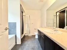 LUXURIOUS 4-BEDROOM FREEHOLD TOWNHOUSE WITH MODERN FINISHES - Photo 6