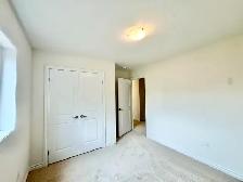 LUXURIOUS 4-BEDROOM FREEHOLD TOWNHOUSE WITH MODERN FINISHES - Photo 8