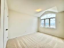 LUXURIOUS 4-BEDROOM FREEHOLD TOWNHOUSE WITH MODERN FINISHES - Photo 10
