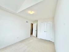LUXURIOUS 4-BEDROOM FREEHOLD TOWNHOUSE WITH MODERN FINISHES - Photo 11