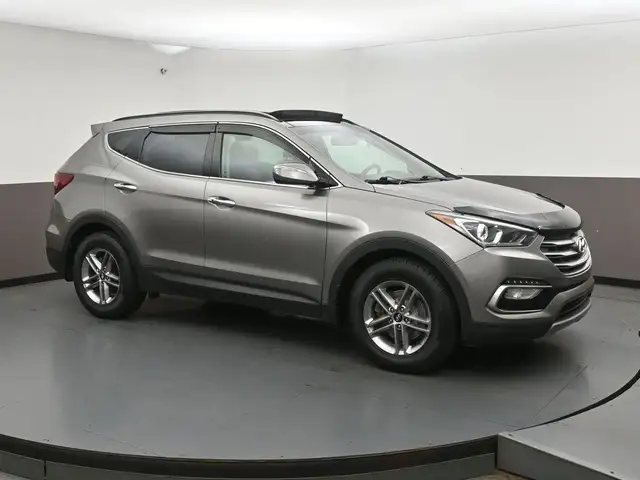 2018 Hyundai Santa Fe Luxury Leather, Heated Seats, Sunroof, One