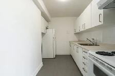one bedroom, Avenue and Oriole Parkway - ID 4026 - Photo 2