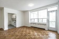 one bedroom, Avenue and Oriole Parkway - ID 4026 - Photo 3