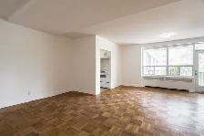 one bedroom, Avenue and Oriole Parkway - ID 4026 - Photo 4