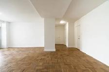 one bedroom, Avenue and Oriole Parkway - ID 4026 - Photo 9