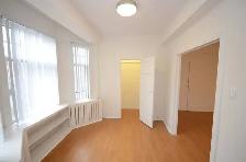 Renovated One Bedroom, College and Spadina - ID 1915 - Photo 8