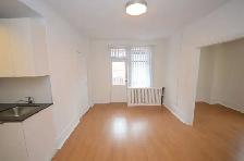 Renovated One Bedroom, College and Spadina - ID 1915 - Photo 9