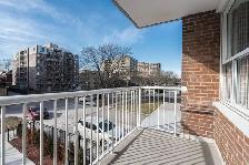 Renovated bachelor, Tyndall Ave and King St - ID 178 - Photo 10