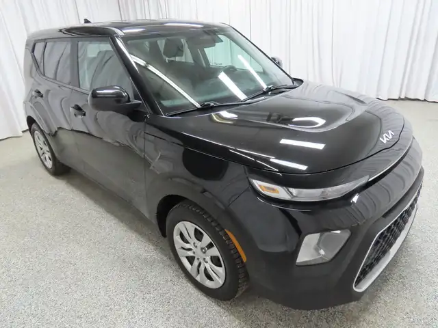 2022 Kia Soul LX  Apple Carplay, Heated seats, Climate control,