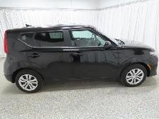 2022 Kia Soul LX  Apple Carplay, Heated seats, Climate control, - Photo 2
