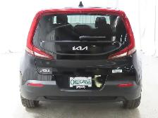 2022 Kia Soul LX  Apple Carplay, Heated seats, Climate control, - Photo 5
