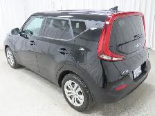 2022 Kia Soul LX  Apple Carplay, Heated seats, Climate control, - Photo 6