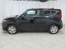 2022 Kia Soul LX  Apple Carplay, Heated seats, Climate control, - Photo 7