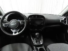 2022 Kia Soul LX  Apple Carplay, Heated seats, Climate control, - Photo 21