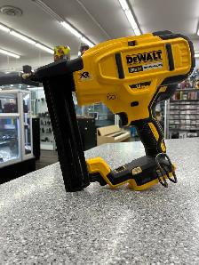 DeWalt DCN681 Nailgun (18 Gauge, Tool Only)