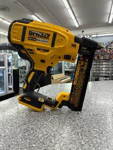 DeWalt DCN681 Nailgun (18 Gauge, Tool Only) - Photo 2
