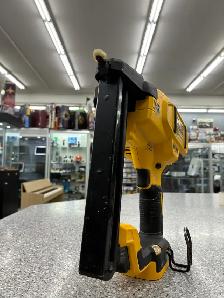 DeWalt DCN681 Nailgun (18 Gauge, Tool Only) - Photo 3