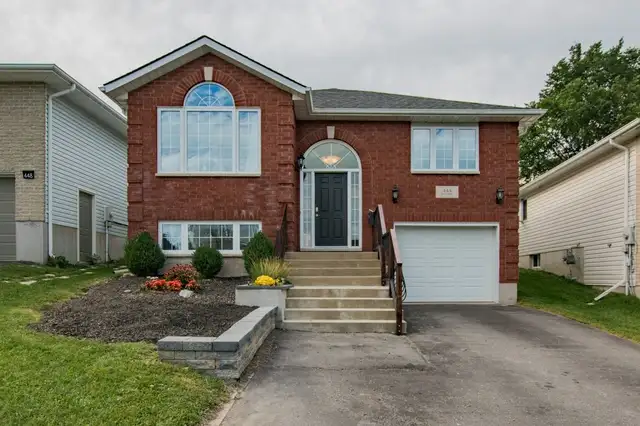 444 Dolshire St UPPER - ALL INCLUSIVE 3 bed, 2 bath - 3 Bedroom
