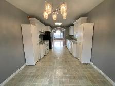 444 Dolshire St UPPER - ALL INCLUSIVE 3 bed, 2 bath - 3 Bedroom - Photo 7