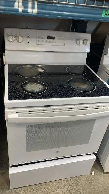GE 30' Glass Top Stove – White