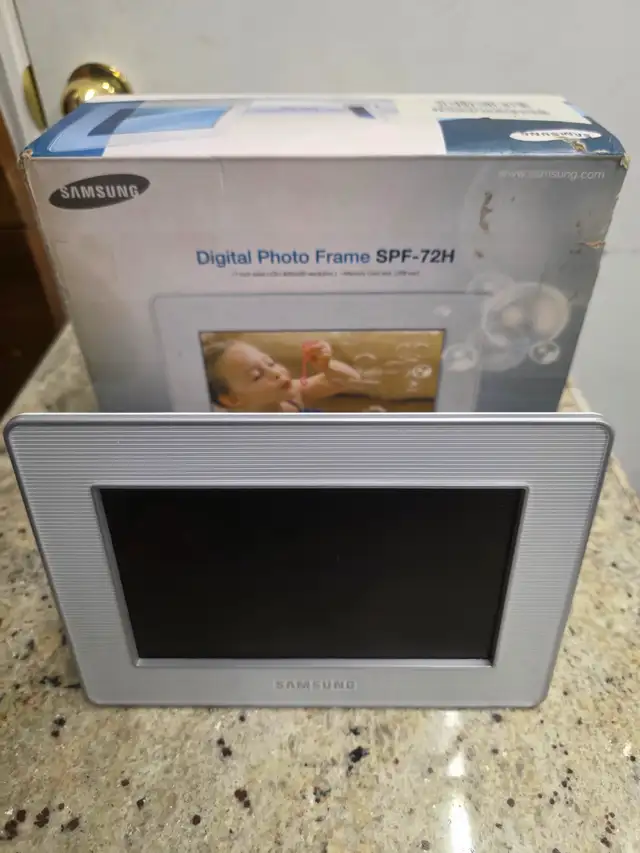 Samsung SPF-72H 7 Inch Digital Photo Frame