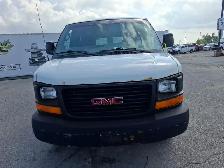 2011 GMC Savana - Photo 2