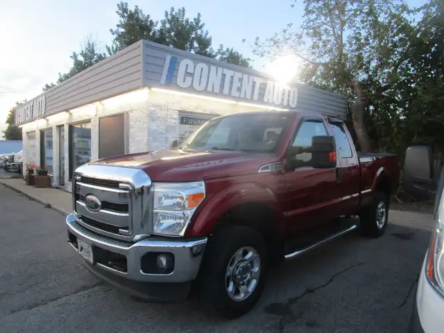 Ford F-350 XLT cabine double 4RM 142 po XLT 2016