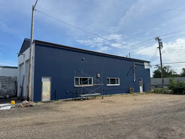 2400 ft.² shop and yard for rent on YellowHead