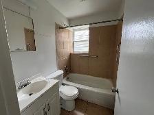 All inclusive, beautifully Renovated & Close 2 hospital & shoppi - Photo 9