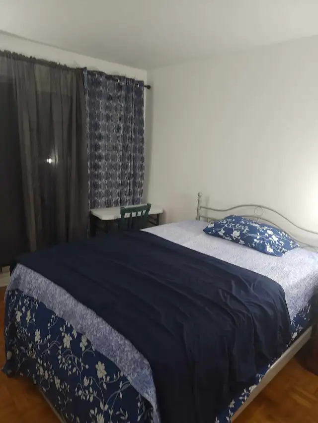 CHAMBRE meublée tout compris 2e étage Anjou