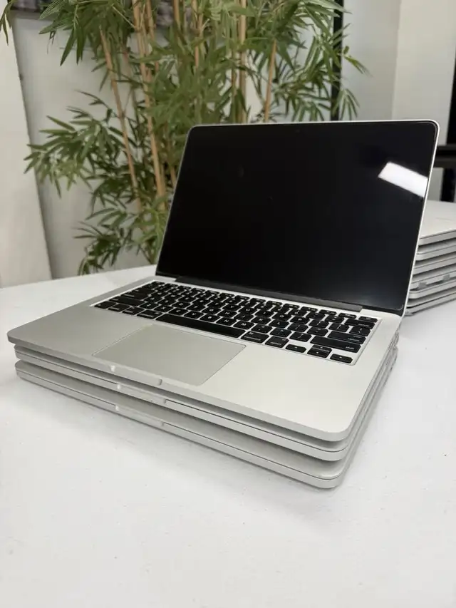 Lot of 21 Apple MacBook Air & Pro Laptops Mixed Condition