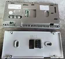EMERSON 1HD-1291B1-CT1.0 COMMUNICATING DIGITAL THERMOSTAT – $100 - Photo 4