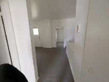 Large Spacious 1 Bedroom Upper Apartment Unit - Photo 5