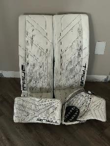 true goalie pads, glove and blocker - Photo 6