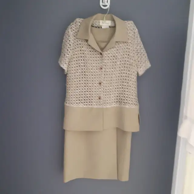SETNEUF CHIC SELAINE DR PETIT FEM JUPE LONGUE HAUT VESTE: $15.00