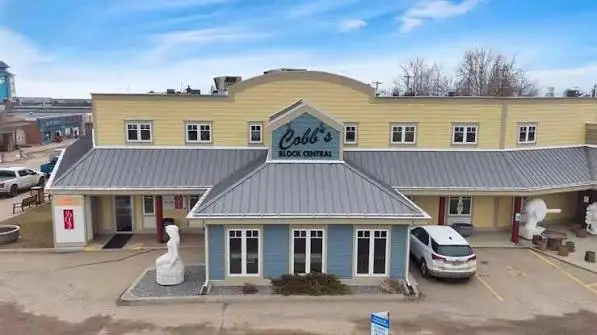 PROFESSIONAL OFFICE SPACE FOR LONG-TERM RENT — SYLVAN LAKE