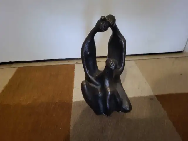 STATUE (FAMILY)