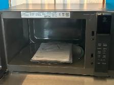 LG Microwave - Photo 2