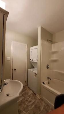 3 Bed   1 Bath Private House – Newmarket - Photo 4