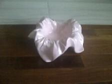 VASE NEUF PORCELAINE ROSE GRIS 35'HAUx9'DIAMÈ SIGNÉ LINE: $15.00